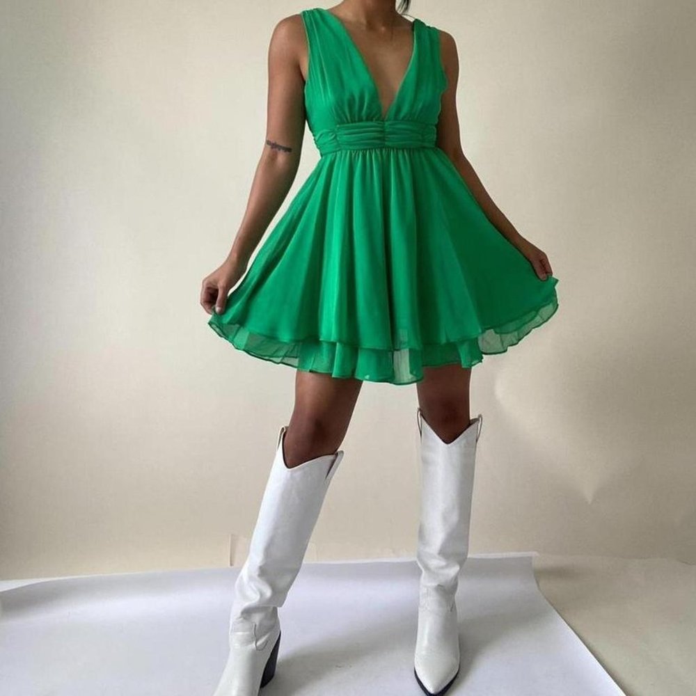 Mariah Plunging Neck Shirred Waist Sleeveless Dress (Kelly Green)